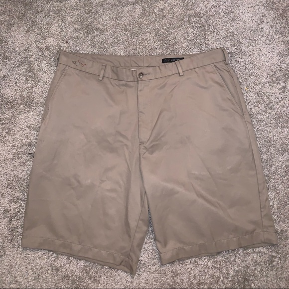 Greg Norman Tan Cargo shorts size waist 40 - Picture 3 of 8